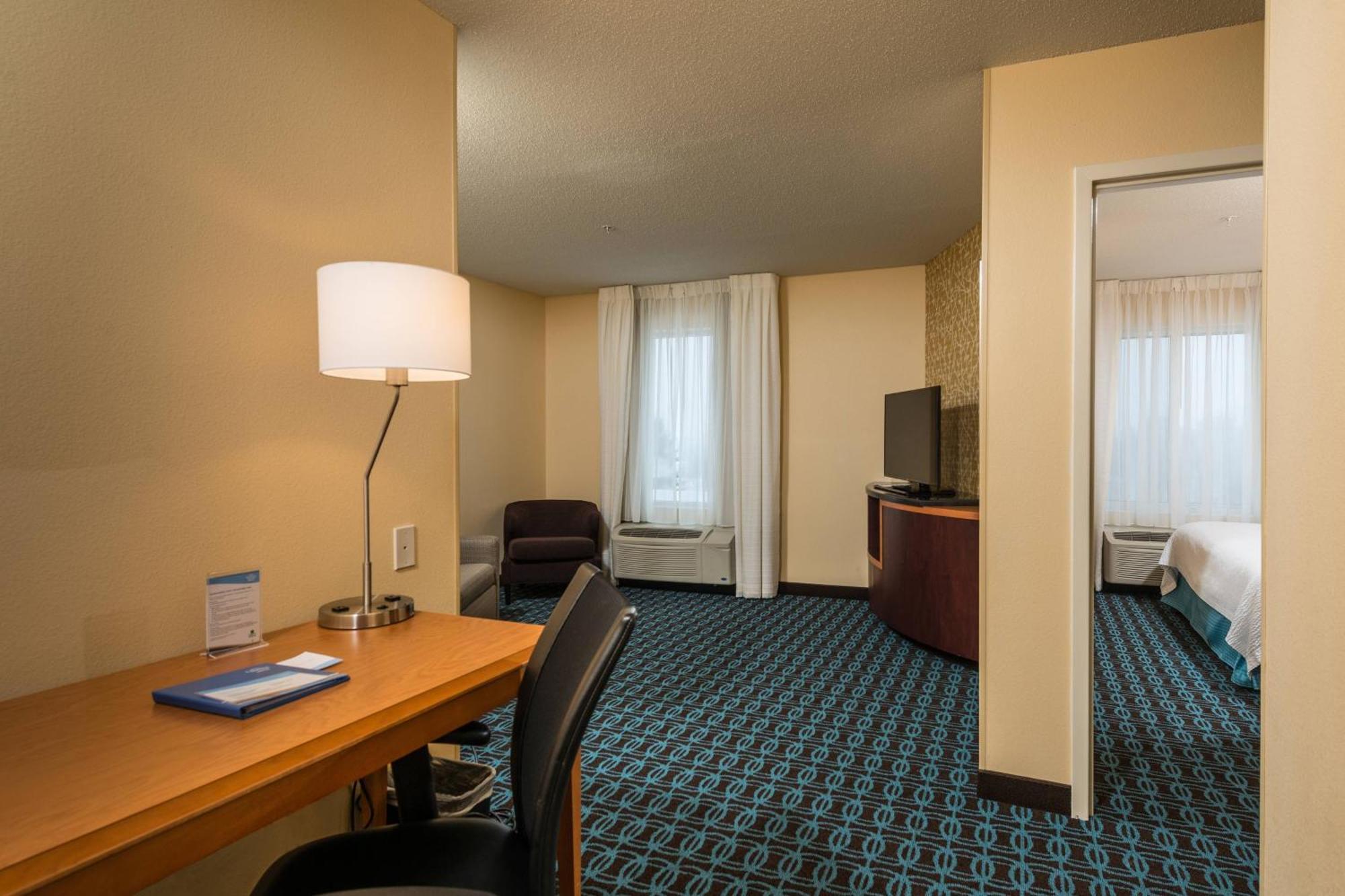 Fairfield Inn And Suites By Marriott Augusta Exterior photo